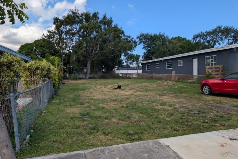 Terreno en venta en Hollywood, Florida № 1965956 - foto 7