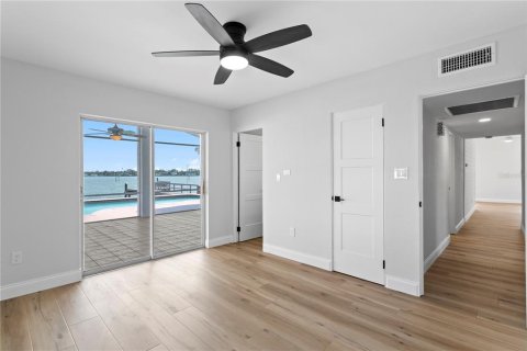 Casa en venta en Saint Petersburg, Florida, 3 dormitorios, 176.33 m2 № 2226502 - foto 30
