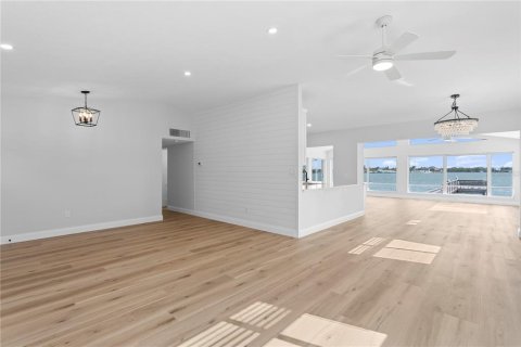 Casa en venta en Saint Petersburg, Florida, 3 dormitorios, 176.33 m2 № 2226502 - foto 10