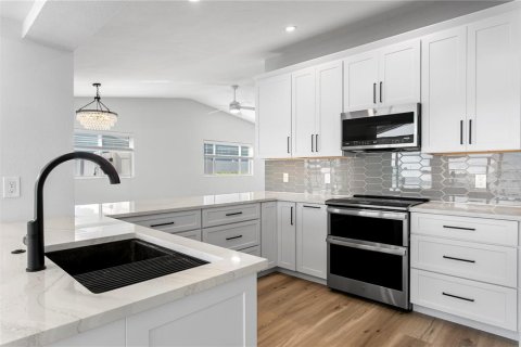Casa en venta en Saint Petersburg, Florida, 3 dormitorios, 176.33 m2 № 2226502 - foto 24