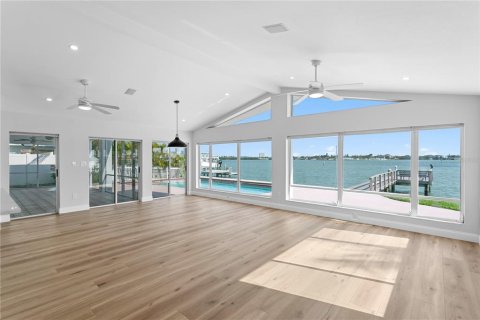 Casa en venta en Saint Petersburg, Florida, 3 dormitorios, 176.33 m2 № 2226502 - foto 18