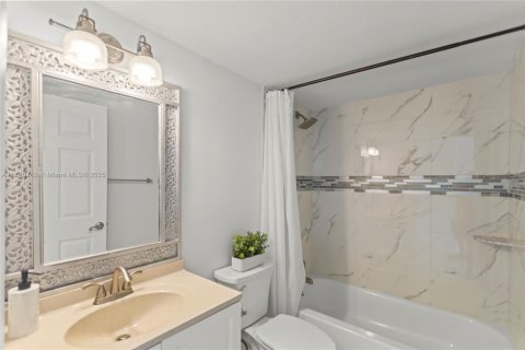 Condo in Delray Beach, Florida, 2 bedrooms  № 1492810 - photo 13
