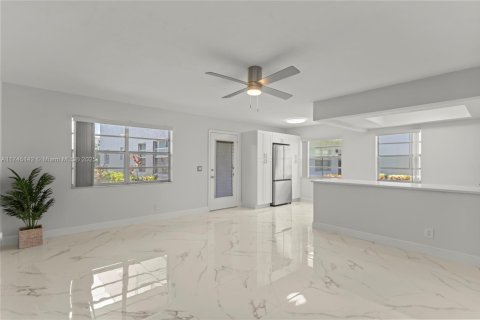 Condo in Delray Beach, Florida, 2 bedrooms  № 1492810 - photo 6