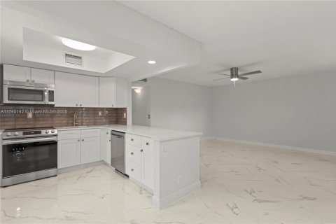 Condo in Delray Beach, Florida, 2 bedrooms  № 1492810 - photo 8