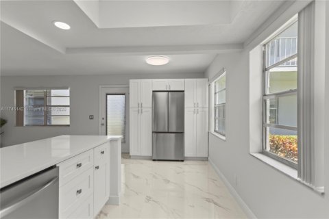 Condo in Delray Beach, Florida, 2 bedrooms  № 1492810 - photo 10