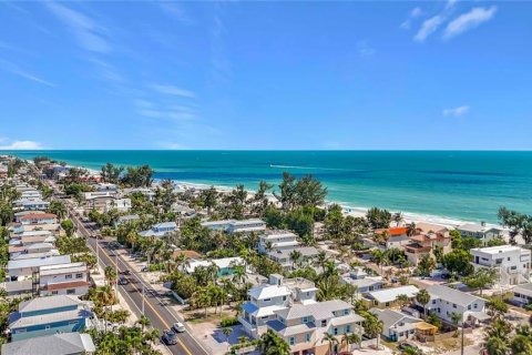 House in Holmes Beach, Florida 4 bedrooms, 216 sq.m. № 2151937