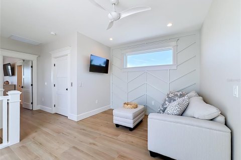 House in Holmes Beach, Florida 4 bedrooms, 216 sq.m. № 2151937 - photo 27