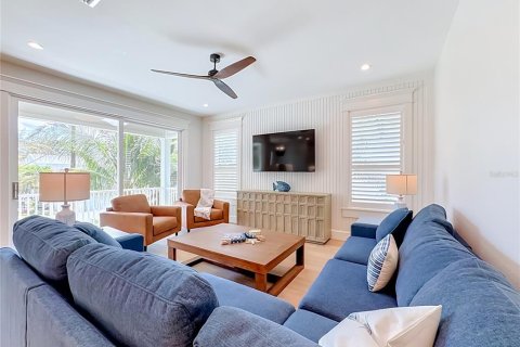 House in Holmes Beach, Florida 4 bedrooms, 216 sq.m. № 2151937 - photo 7