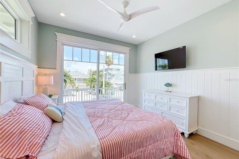 House in Holmes Beach, Florida 4 bedrooms, 216 sq.m. № 2151937 - photo 29