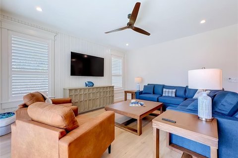 House in Holmes Beach, Florida 4 bedrooms, 216 sq.m. № 2151937 - photo 10
