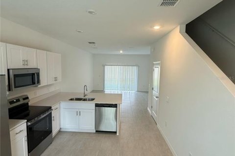 Townhouse in Kissimmee, Florida 2 bedrooms, 127.46 sq.m. № 1903299 - photo 16