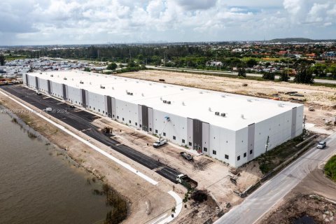 Commercial property in Hialeah, Florida № 1985014 - photo 4
