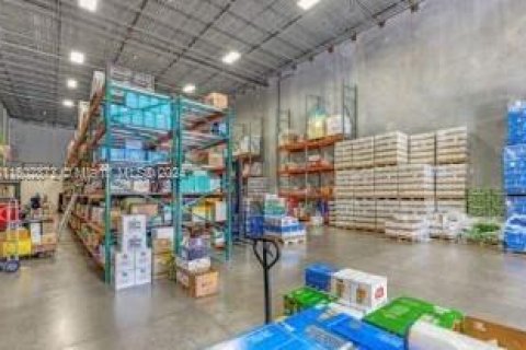 Commercial property in Hialeah, Florida № 1985014 - photo 7