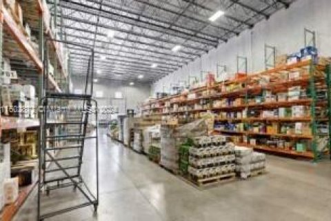 Commercial property in Hialeah, Florida № 1985014 - photo 5