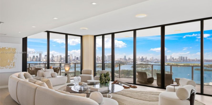 Condo in Miami Beach, Florida, 4 bedrooms  № 1974371