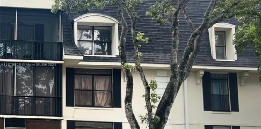 Condominio en Lauderhill, Florida, 3 dormitorios  № 1939009