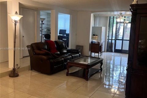 Condominio en venta en Lauderhill, Florida, 3 dormitorios, 123.56 m2 № 1939009 - foto 10