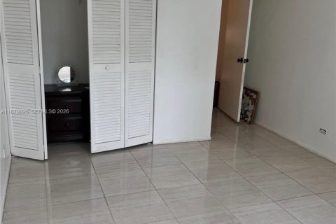 Condominio en venta en Lauderhill, Florida, 3 dormitorios, 123.56 m2 № 1939009 - foto 17