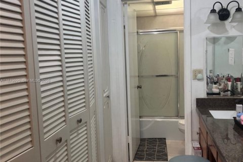 Condominio en venta en Lauderhill, Florida, 3 dormitorios, 123.56 m2 № 1939009 - foto 16