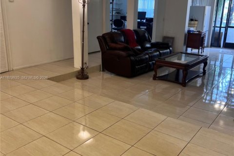 Condominio en venta en Lauderhill, Florida, 3 dormitorios, 123.56 m2 № 1939009 - foto 7