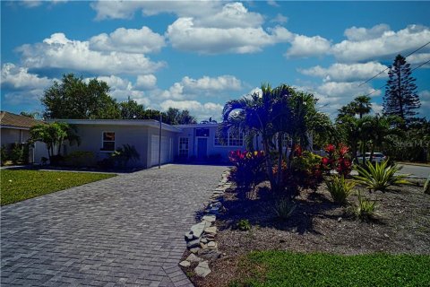 Villa ou maison à louer à Saint Pete Beach, Floride: 3 chambres, 149.29 m2 № 242197 - photo 30
