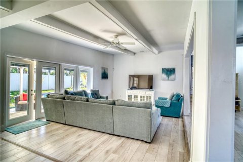 Villa ou maison à louer à Saint Pete Beach, Floride: 3 chambres, 149.29 m2 № 242197 - photo 10