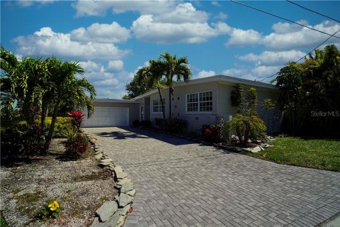 Villa ou maison à louer à Saint Pete Beach, Floride: 3 chambres, 149.29 m2 № 242197 - photo 29