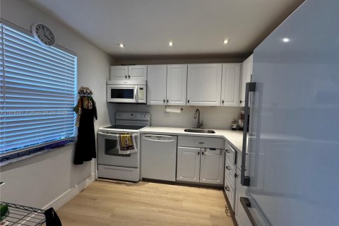 Купить кондоминиум в Делрей-Бич, Флорида 2 спальни, 85.93м2, № 1978198 - фото 2