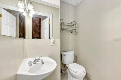 Condo in Orlando, Florida, 2 bedrooms  № 2388235 - photo 10
