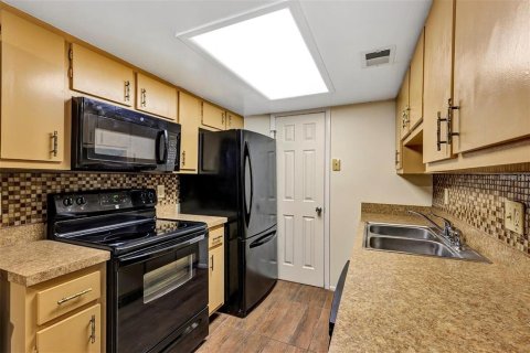 Condo in Orlando, Florida, 2 bedrooms  № 2388235 - photo 3