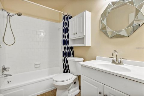 Condo in Orlando, Florida, 2 bedrooms  № 2388235 - photo 13