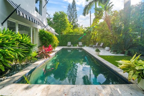 House in Miami Beach, Florida 5 bedrooms, 331.2 sq.m. № 1990060 - photo 2