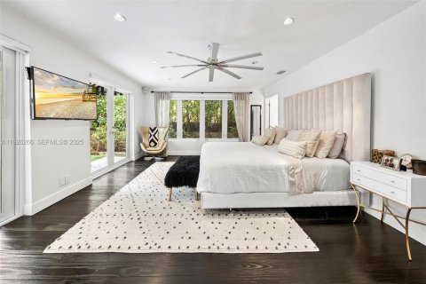 House in Miami Beach, Florida 5 bedrooms, 331.2 sq.m. № 1990060 - photo 25