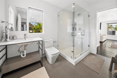 House in Miami Beach, Florida 5 bedrooms, 331.2 sq.m. № 1990060 - photo 30