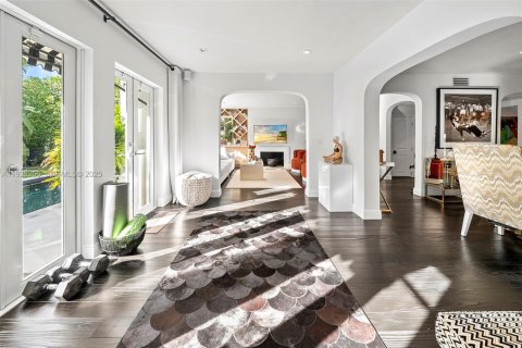 House in Miami Beach, Florida 5 bedrooms, 331.2 sq.m. № 1990060 - photo 20