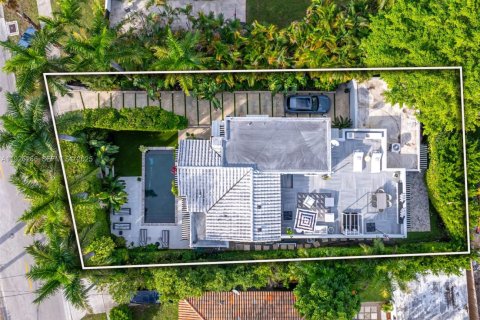 House in Miami Beach, Florida 5 bedrooms, 331.2 sq.m. № 1990060 - photo 12