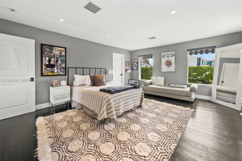 House in Miami Beach, Florida 5 bedrooms, 331.2 sq.m. № 1990060 - photo 28