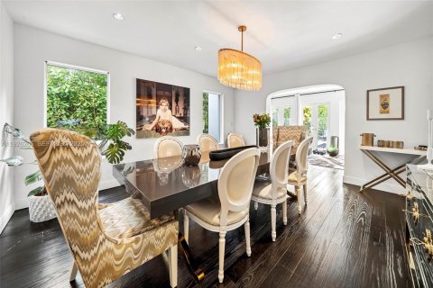 House in Miami Beach, Florida 5 bedrooms, 331.2 sq.m. № 1990060 - photo 6