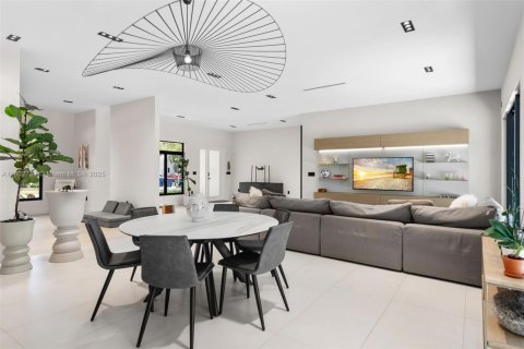 Купить виллу или дом в Майами, Флорида 4 спальни, 273.41м2, № 1862496 - фото 10