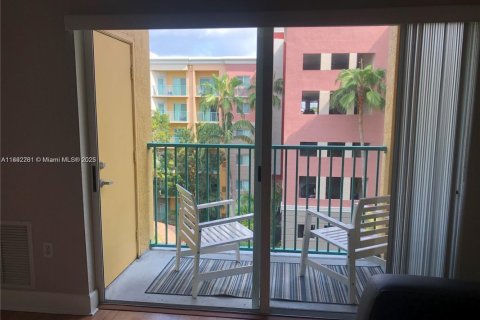 Copropriété à louer à South Miami, Floride: 3 chambres, 108.14 m2 № 1945609 - photo 6