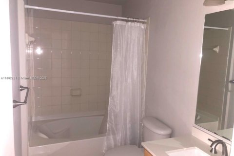 Copropriété à louer à South Miami, Floride: 3 chambres, 108.14 m2 № 1945609 - photo 17