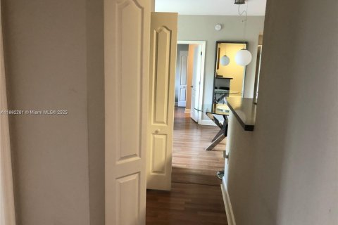 Copropriété à louer à South Miami, Floride: 3 chambres, 108.14 m2 № 1945609 - photo 18