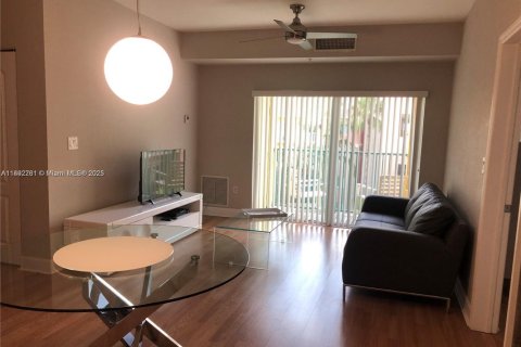 Copropriété à louer à South Miami, Floride: 3 chambres, 108.14 m2 № 1945609 - photo 3