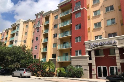 Copropriété à louer à South Miami, Floride: 3 chambres, 108.14 m2 № 1945609 - photo 1