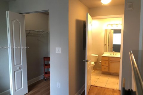 Copropriété à louer à South Miami, Floride: 3 chambres, 108.14 m2 № 1945609 - photo 14