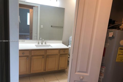 Copropriété à louer à South Miami, Floride: 3 chambres, 108.14 m2 № 1945609 - photo 16