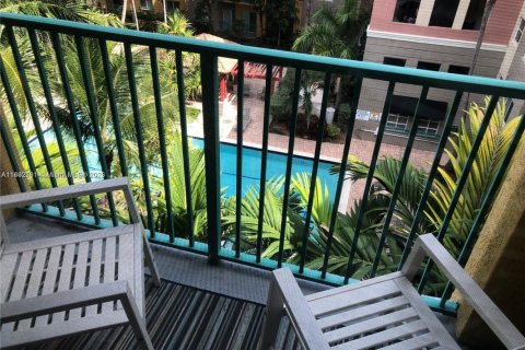 Copropriété à louer à South Miami, Floride: 3 chambres, 108.14 m2 № 1945609 - photo 7