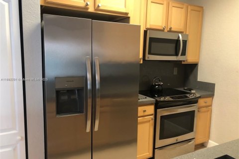 Copropriété à louer à South Miami, Floride: 3 chambres, 108.14 m2 № 1945609 - photo 9