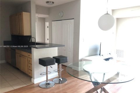 Copropriété à louer à South Miami, Floride: 3 chambres, 108.14 m2 № 1945609 - photo 8