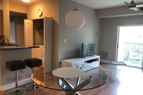 Copropriété à louer à South Miami, Floride: 3 chambres, 108.14 m2 № 1945609 - photo 4